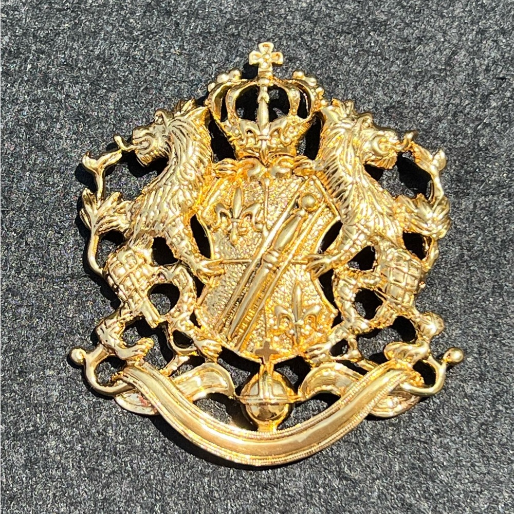 Vintage JOAN RIVERS Crest Coat of Arms Gold Tone Pin Brooch